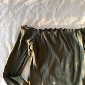 Off-shoulder army green long sleeve